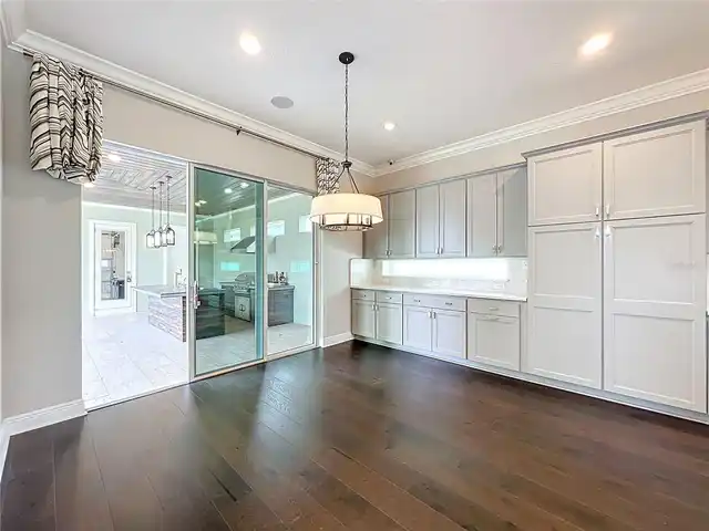 Listing Photo 11