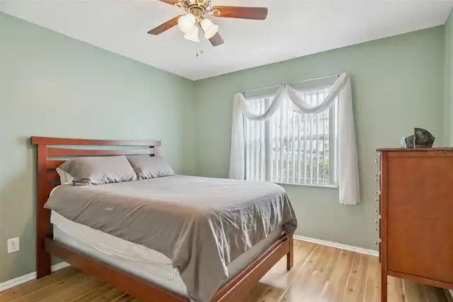 Listing Photo 11