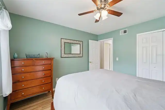 Listing Photo 12