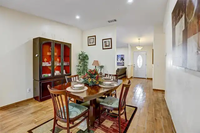 Listing Photo 10