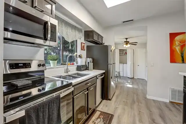 Listing Photo 14