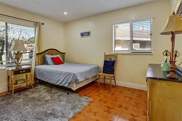 Listing Photo 18