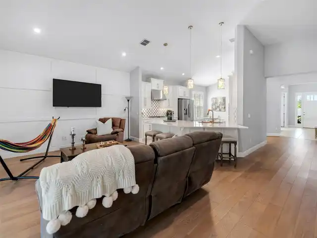 Listing Photo 17