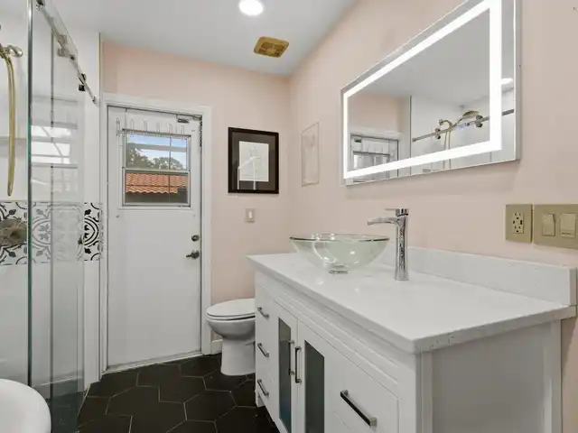 Listing Photo 10