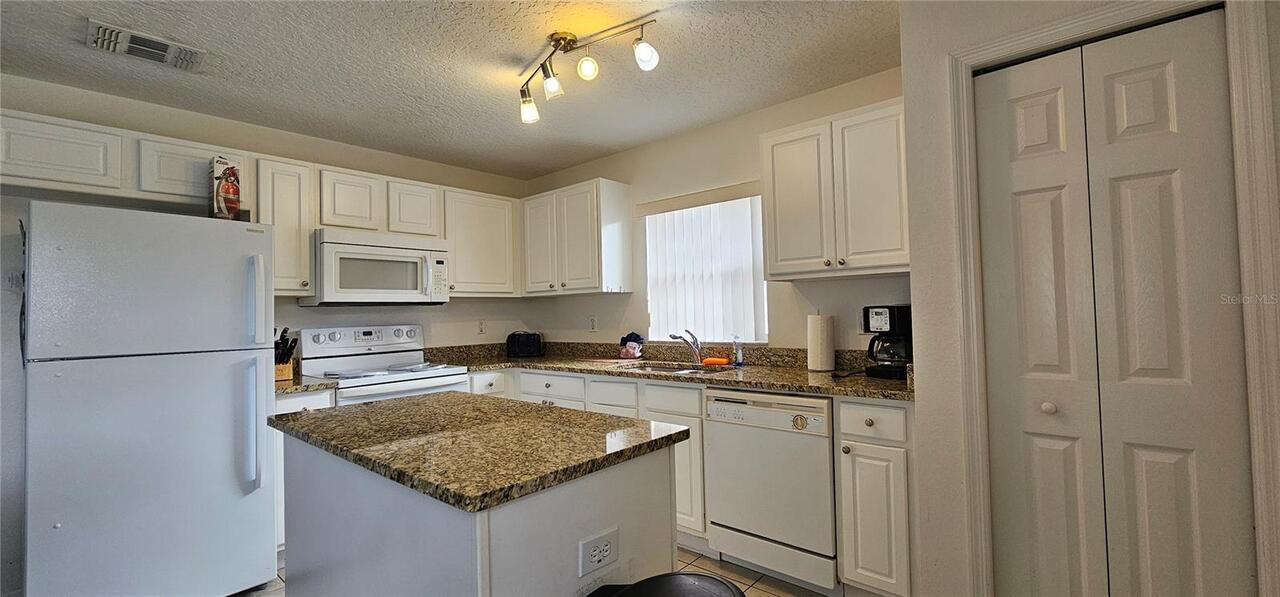 Listing Photo 8