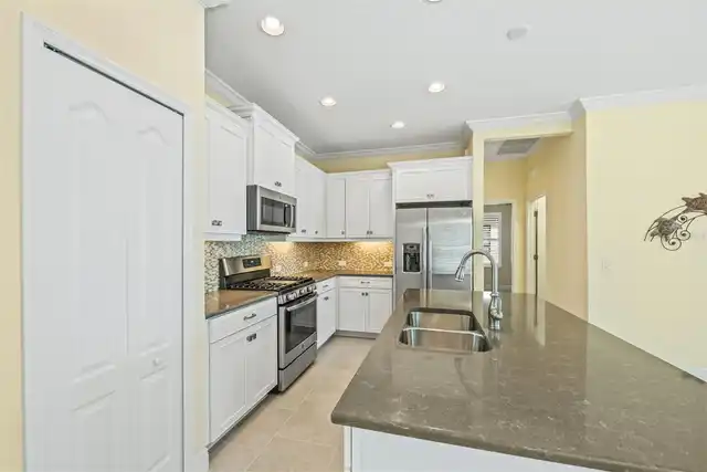 Listing Photo 11