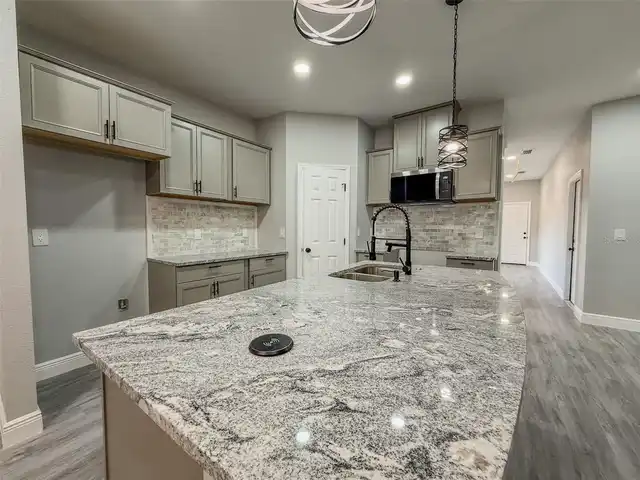 Listing Photo 16
