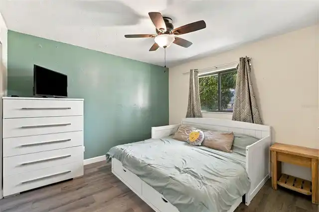 Listing Photo 16
