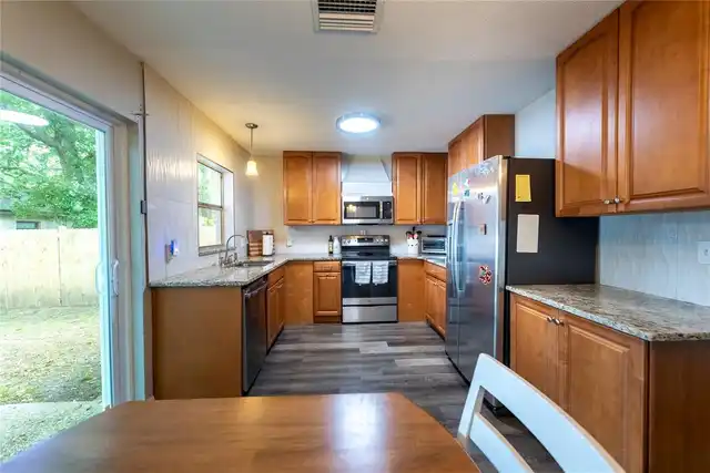 Listing Photo 8