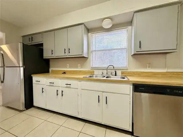 Listing Photo 9