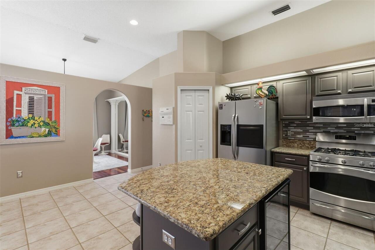 Listing Photo 11