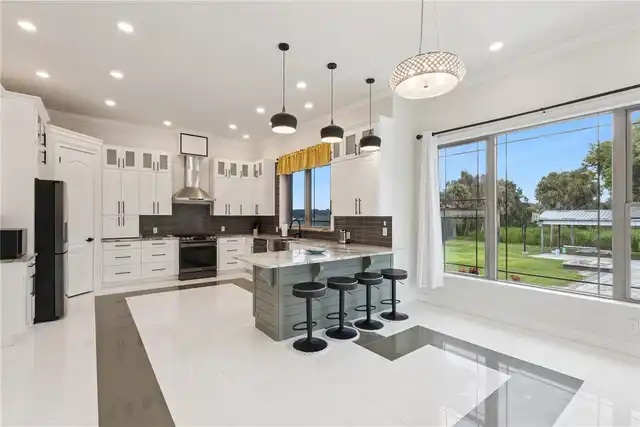 Listing Photo 8