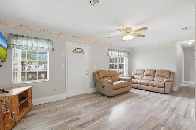 Listing Photo 9