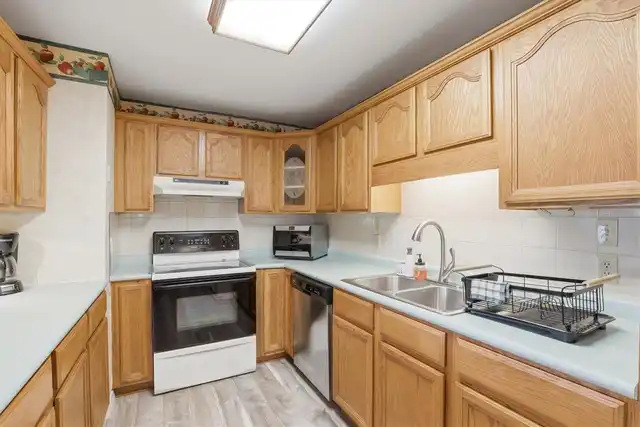 Listing Photo 16