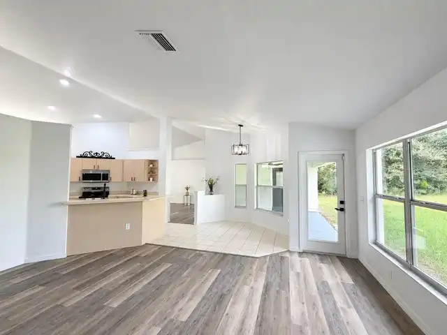 Listing Photo 10