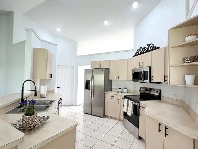 Listing Photo 11