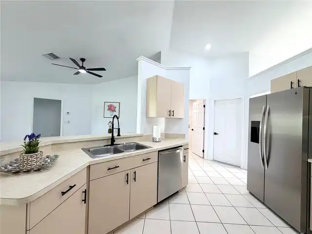 Listing Photo 12