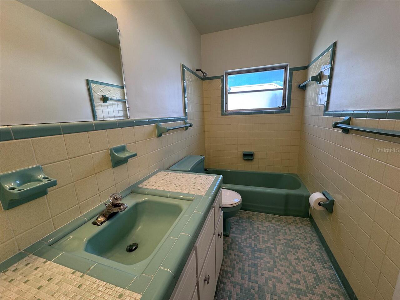 Listing Photo 12