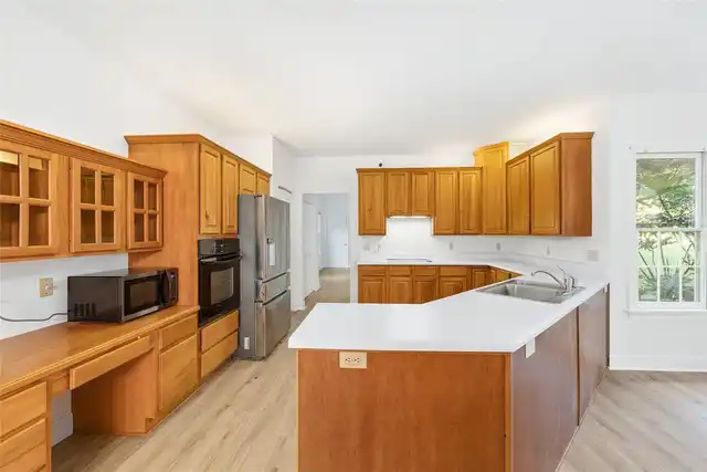 Listing Photo 8