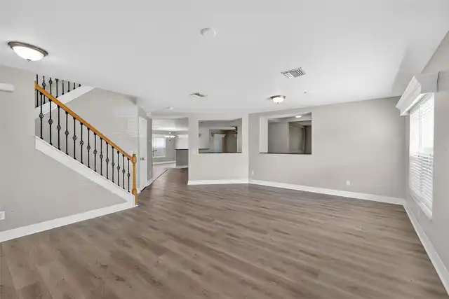 Listing Photo 10