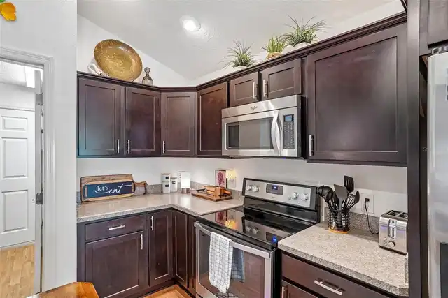 Listing Photo 9
