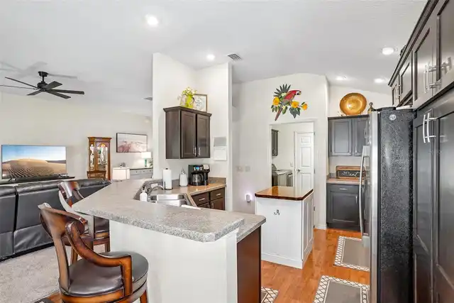 Listing Photo 11