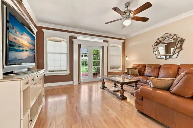 Listing Photo 11