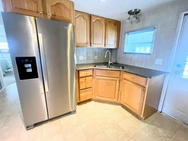 Listing Photo 7