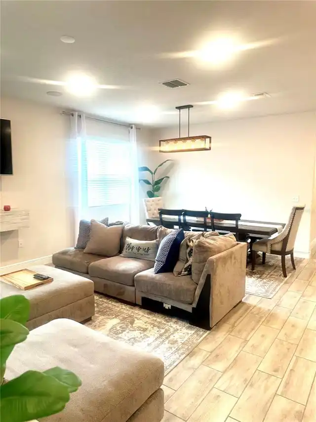 Listing Photo 11