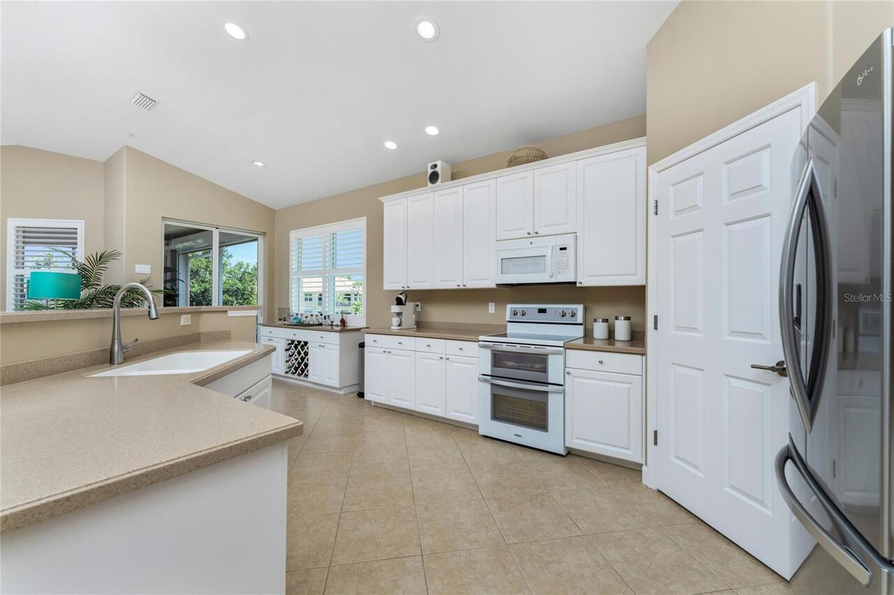 Listing Photo 12