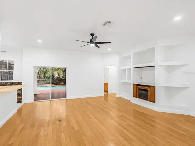 Listing Photo 8
