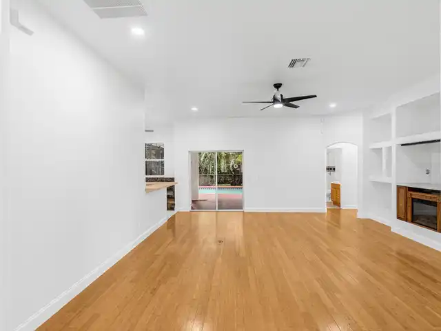 Listing Photo 9