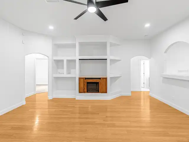 Listing Photo 12