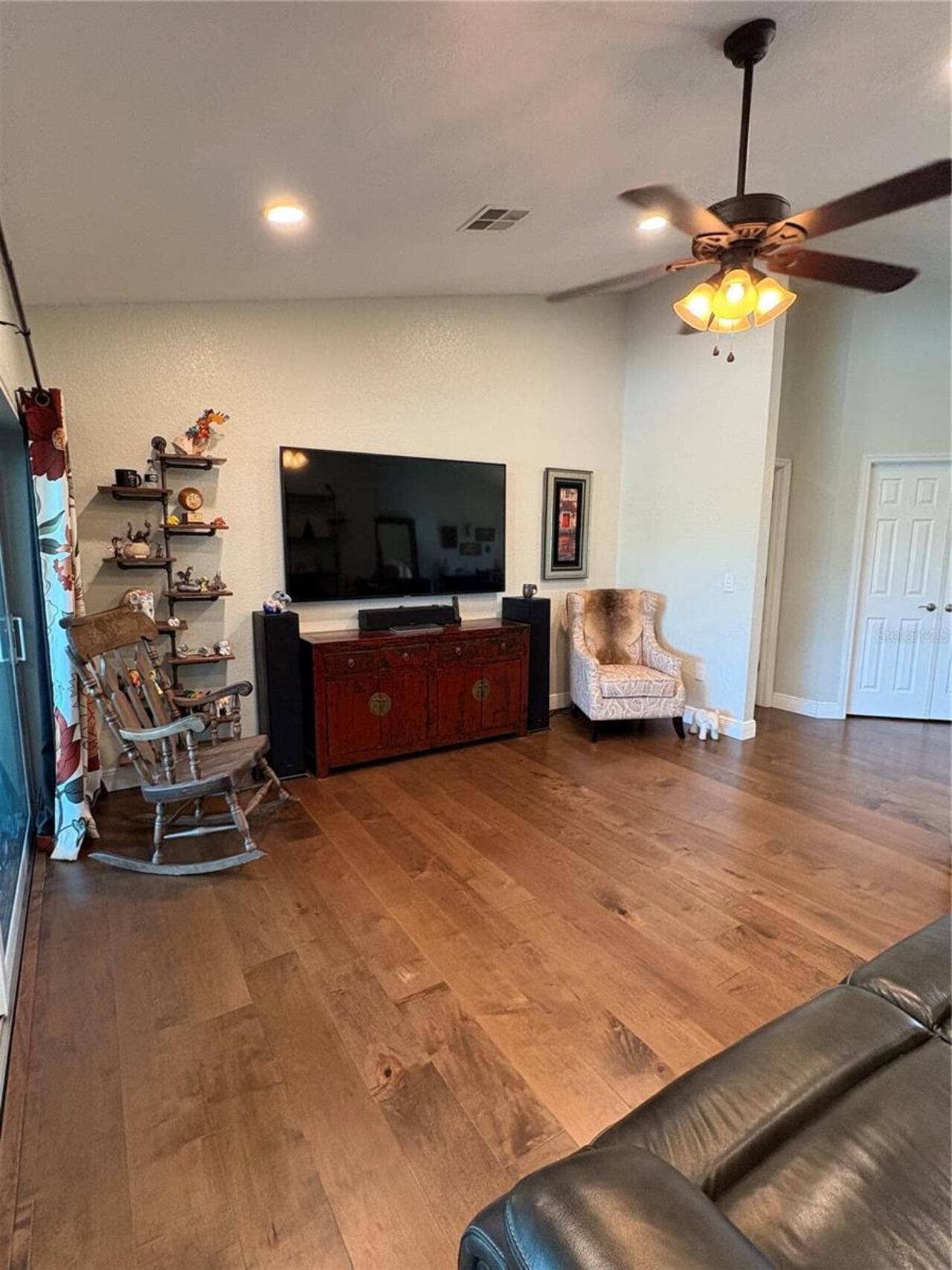Listing Photo 16