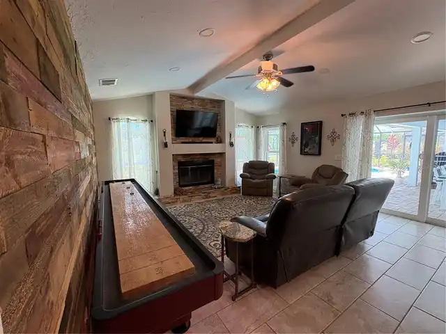 Listing Photo 12