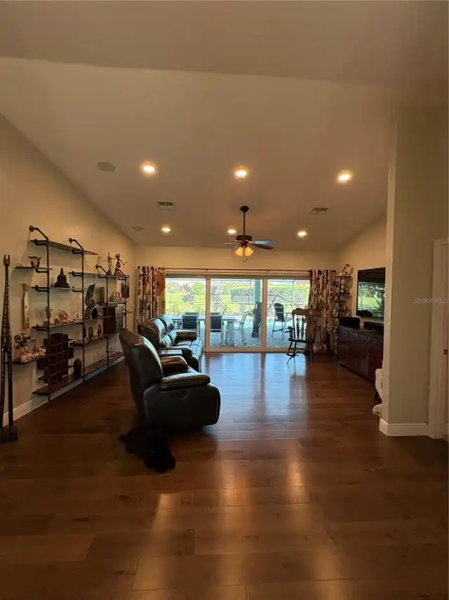 Listing Photo 18