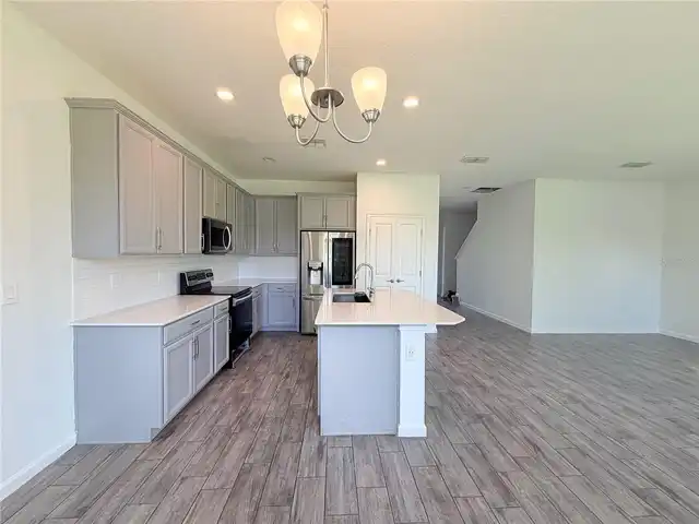 Listing Photo 12