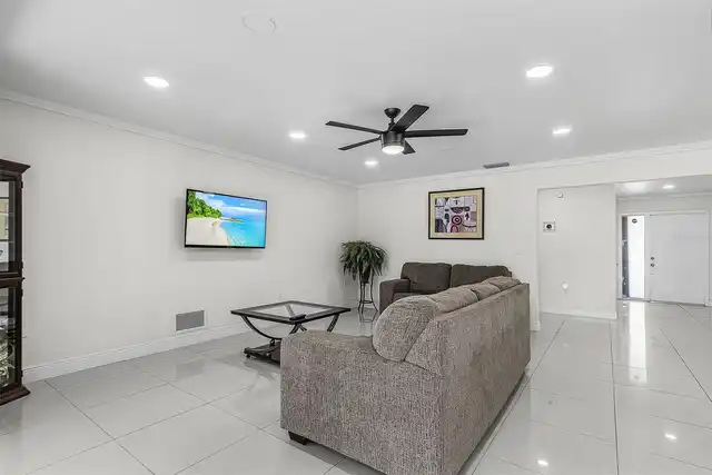 Listing Photo 10