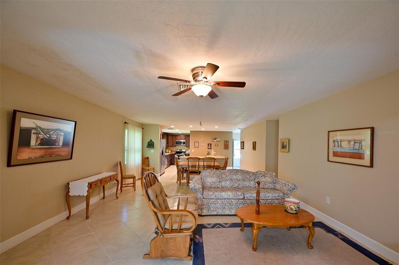 Listing Photo 12