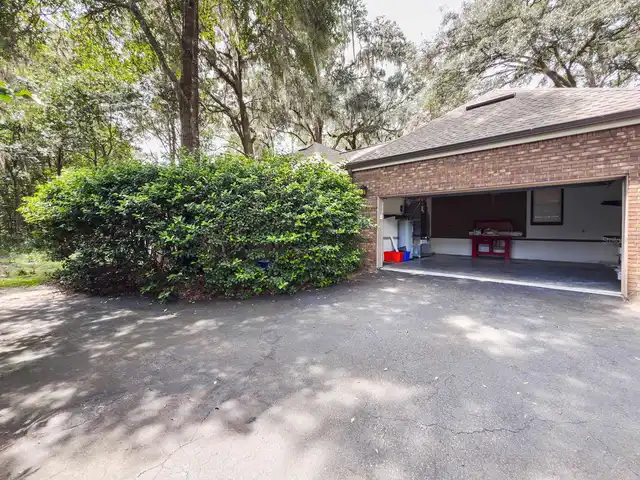 Listing Photo 11