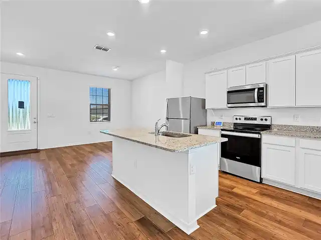 Listing Photo 10
