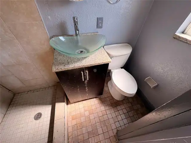 Listing Photo 12