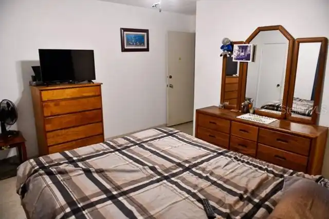 Listing Photo 8