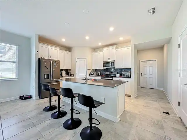 Listing Photo 12