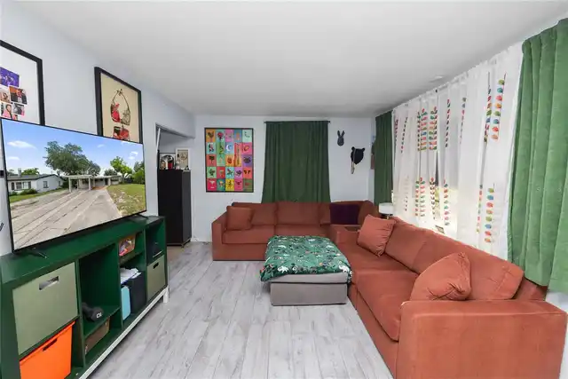 Listing Photo 7