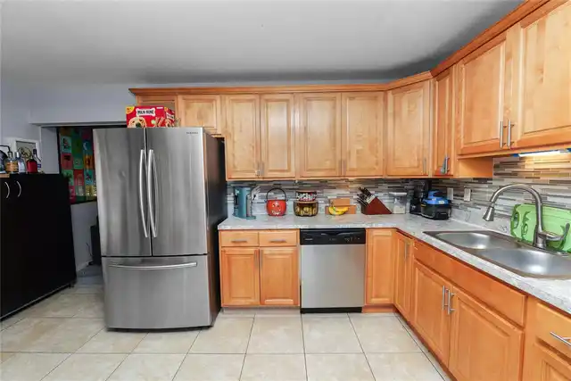 Listing Photo 10