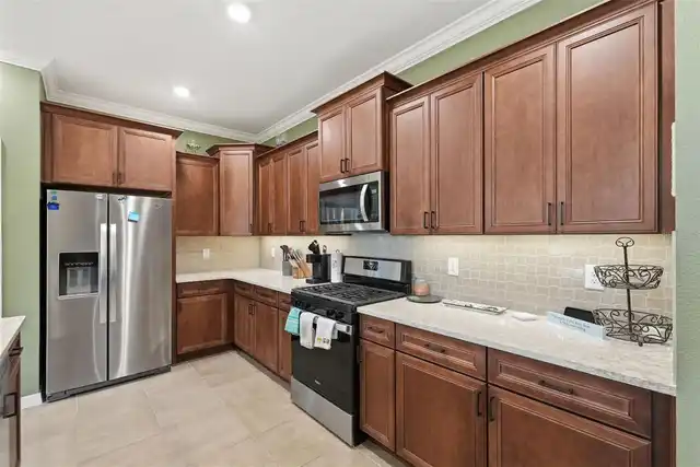 Listing Photo 10