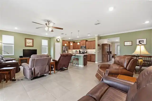 Listing Photo 14