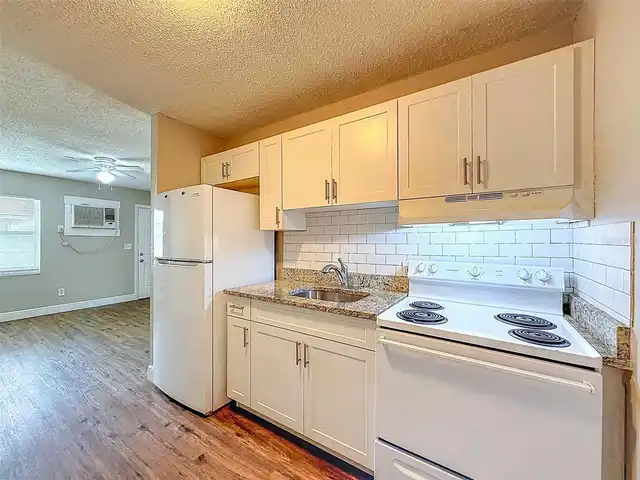 Listing Photo 12