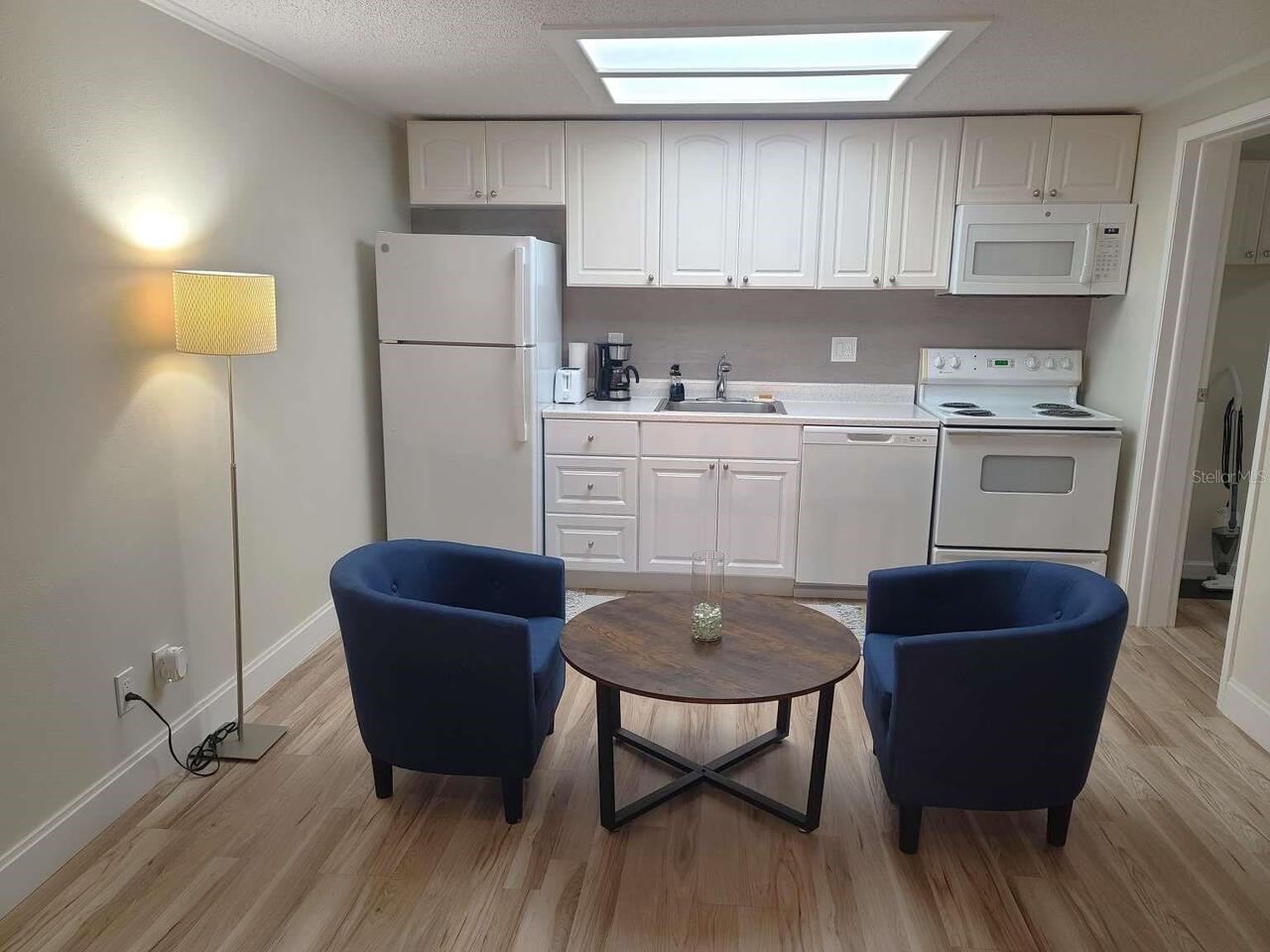 Listing Photo 8